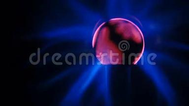 粉红蓝光波等离子球能量电场黑背景